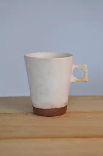 Tasse fond brun 